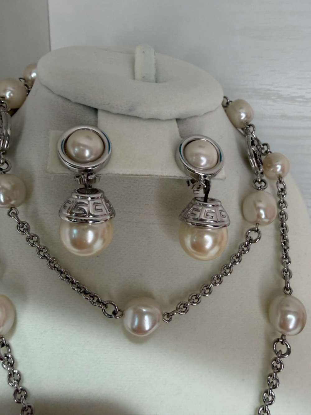 Givenchy Pearl Necklace and Earrings - Picture 5 of 8